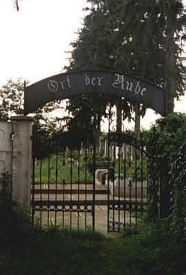 Eingang zum sächsischen Friedhof