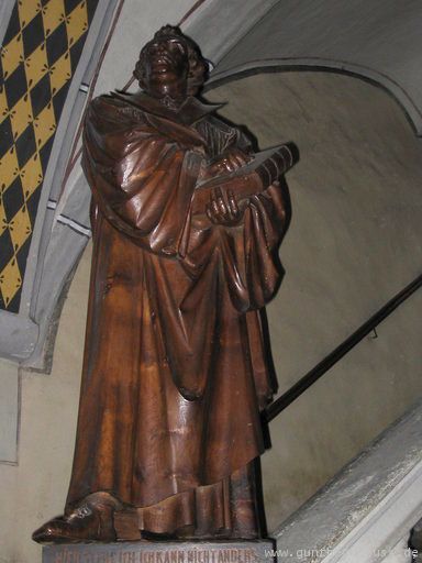 Statue von Luther in der Bistritzer Kirche